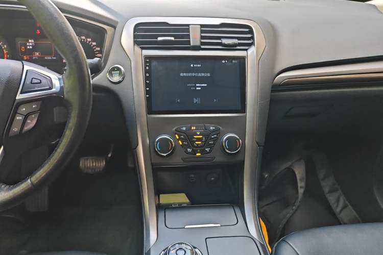 Used Ford Mondeo 2018 EcoBoost 180 Smart Control Fashion Model China VI Standard Audio And AC Panel