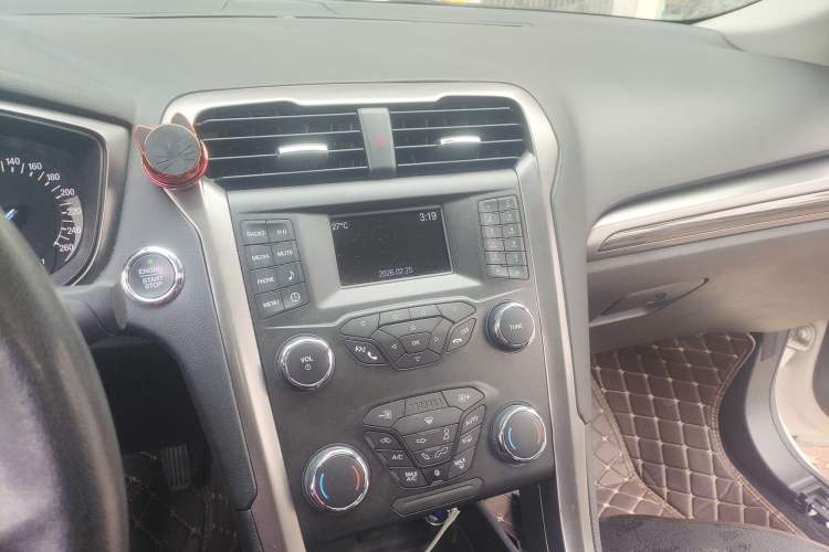 Used Ford Mondeo 2018 EcoBoost 180 Smart Control Fashion Model China V Standard Audio And AC Panel