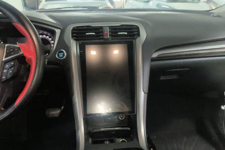 Used Ford Mondeo 2018 EcoBoost 180 Fashion Edition Audio And AC Panel