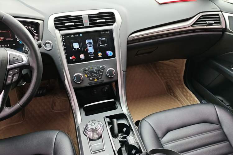 Used Ford Mondeo 2018 EcoBoost 180 Smart Control Fashion Model China VI Standard Audio And AC Panel