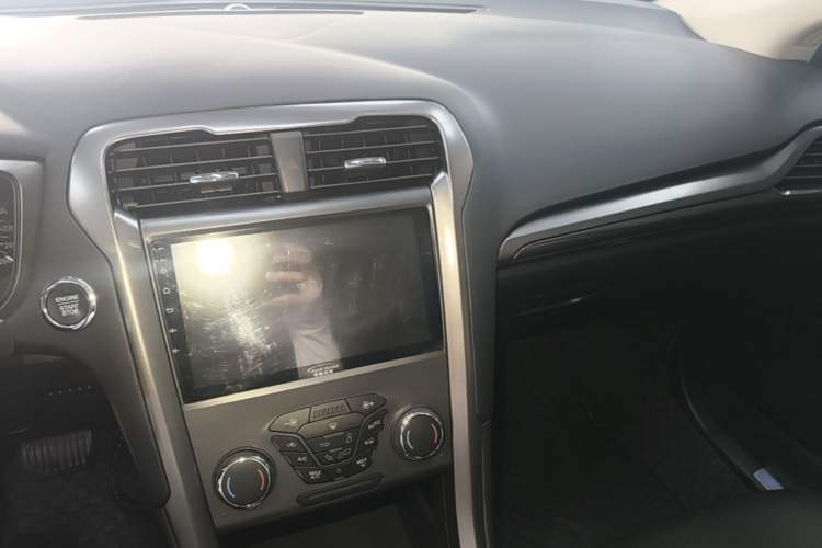Used Ford Mondeo 2018 EcoBoost 180 Smart Control Fashion Model China VI Standard Audio And AC Panel