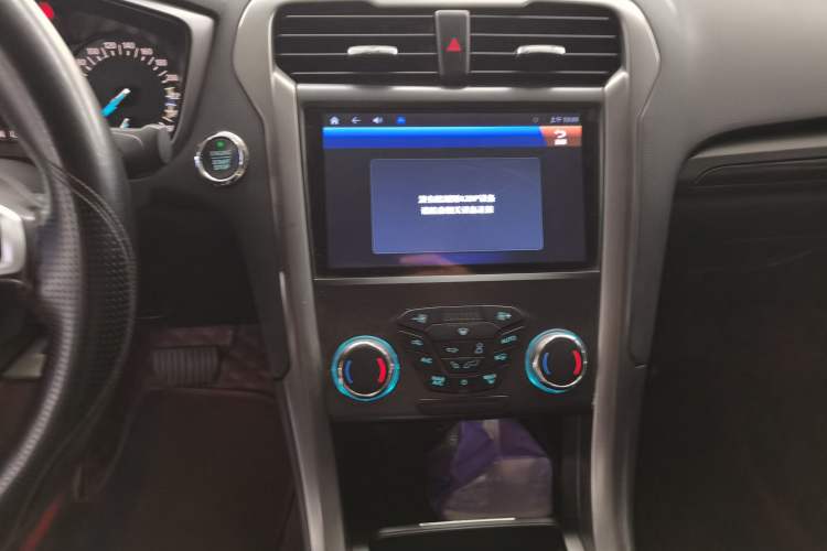 Used Ford Mondeo 2018 EcoBoost 180 Smart Control Fashion Model China VI Standard Audio And AC Panel
