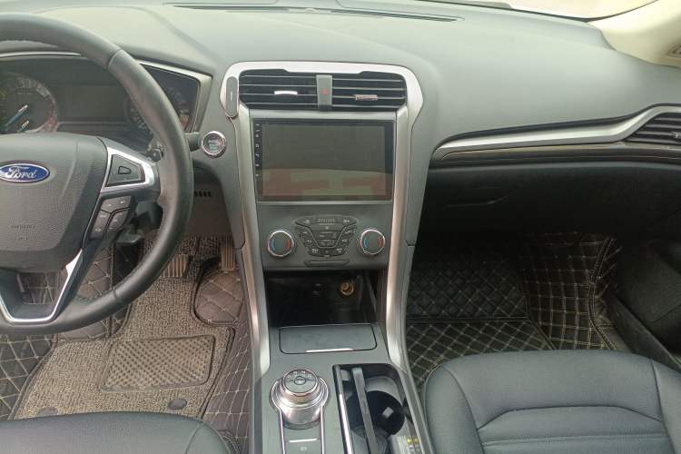 Used Ford Mondeo 2018 EcoBoost 180 Smart Control Fashion Model China VI Standard Audio And AC Panel