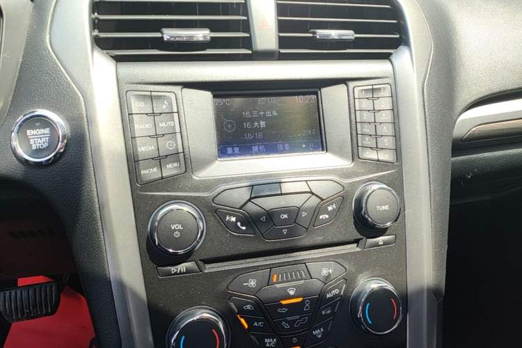 Used Ford Mondeo 2018 EcoBoost 180 Fashion Edition Audio And AC Panel