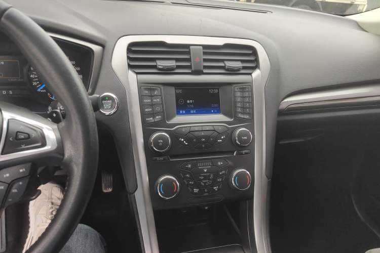 Used Ford Mondeo 2018 EcoBoost 180 Fashion Edition Audio And AC Panel