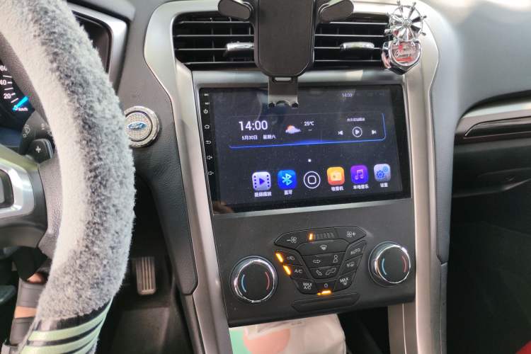 Used Ford Mondeo 2018 EcoBoost 180 Fashion Edition Audio And AC Panel