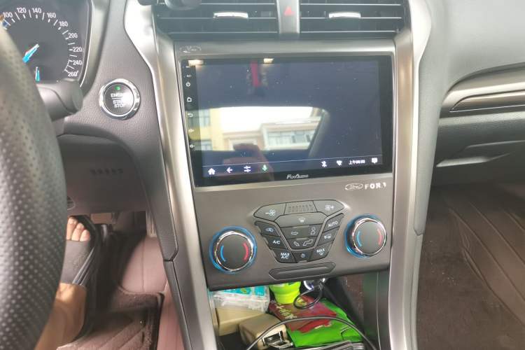 Used Ford Mondeo 2018 EcoBoost 180 Smart Control Fashion Model China VI Standard Audio And AC Panel