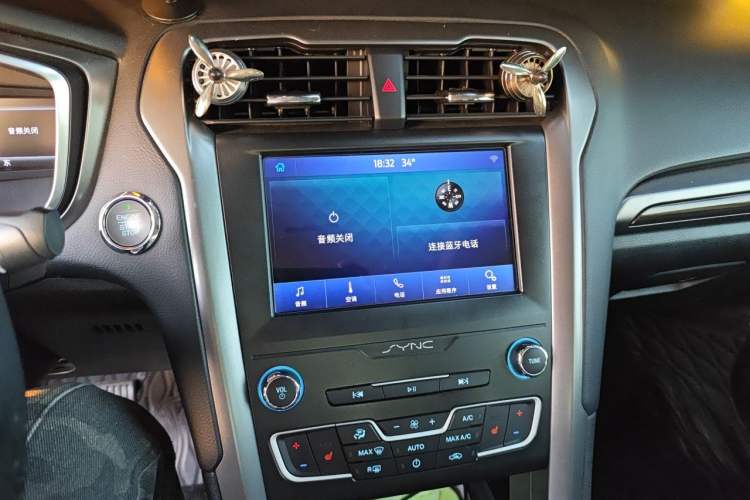 Used Ford Mondeo 2018 EcoBoost 180 SmartControl Luxury Model China V Standard Audio And AC Panel