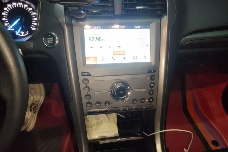 Used Ford Mondeo 2018 EcoBoost 180 Smart Control Fashion Model China VI Standard Audio And AC Panel
