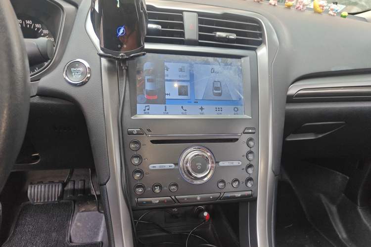 Used Ford Mondeo 2018 EcoBoost 200 Smart Control Fashion Model China VI Standard Audio And AC Panel