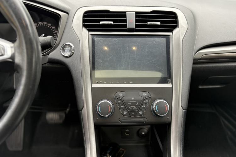 Used Ford Mondeo 2018 EcoBoost 200 Smart Control Fashion Model China VI Standard Audio And AC Panel