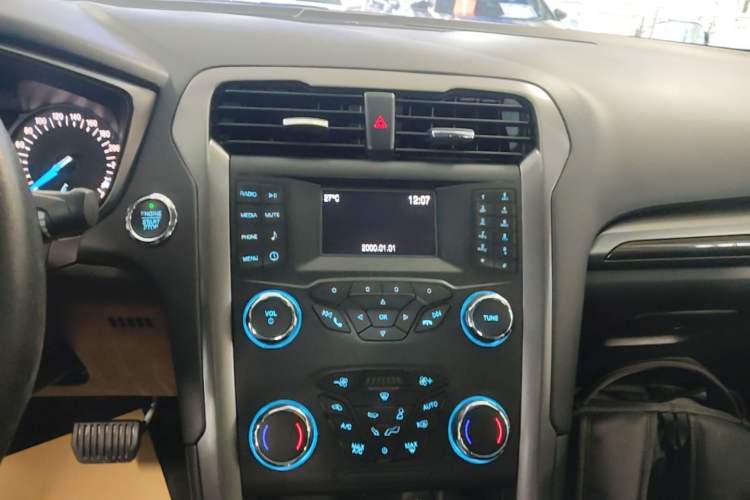 Used Ford Mondeo 2018 EcoBoost 180 Smart Control Fashion Model China V Standard Audio And AC Panel