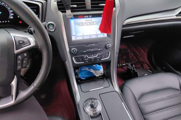 Used Ford Mondeo 2018 EcoBoost 200 Smart Control Luxury Model China VI Standard Audio And AC Panel