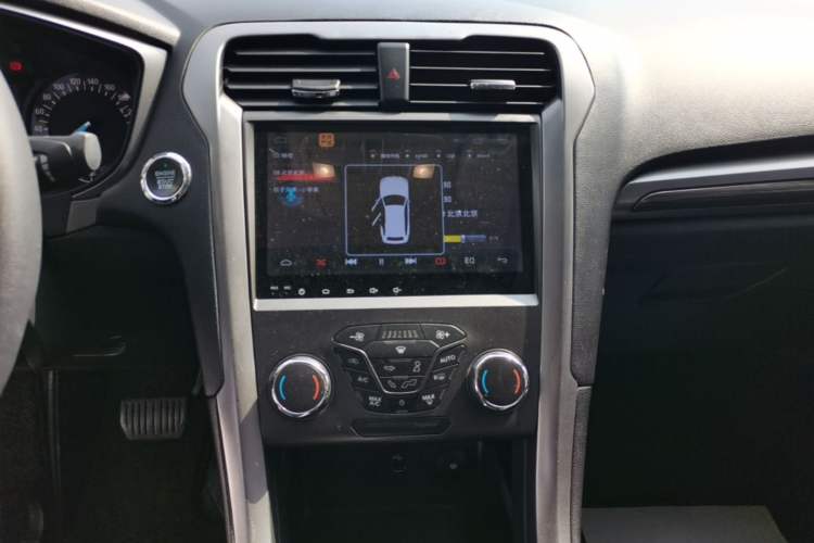 Used Ford Mondeo 2018 EcoBoost 180 Fashion Edition Audio And AC Panel
