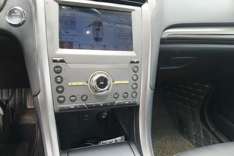 Used Ford Mondeo 2018 EcoBoost 180 Smart Control Fashion Model China VI Standard Audio And AC Panel