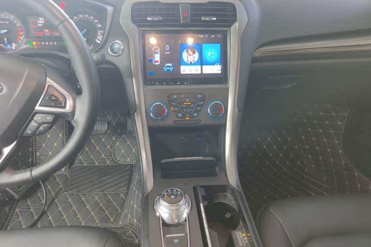 Used Ford Mondeo 2018 EcoBoost 200 Smart Control Fashion Model China VI Standard Audio And AC Panel