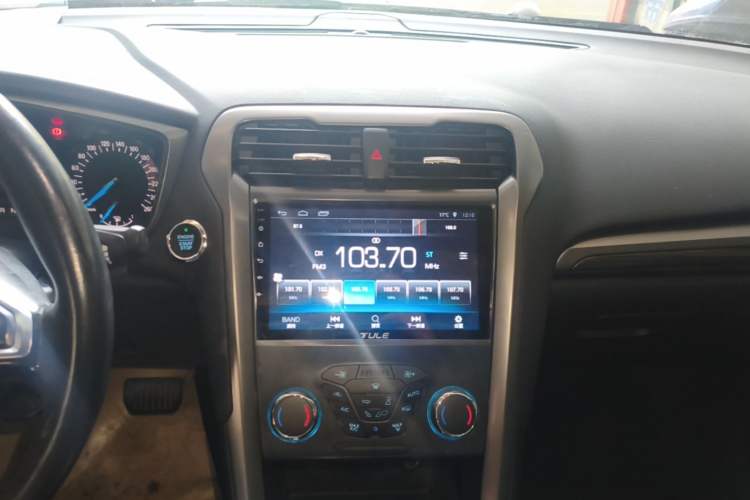 Used Ford Mondeo 2018 EcoBoost 180 Smart Control Fashion Model China VI Standard Audio And AC Panel