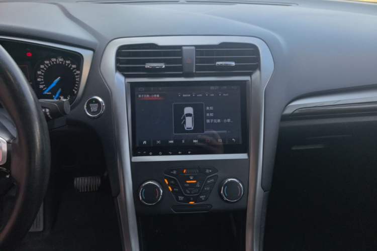 Used Ford Mondeo 2018 EcoBoost 180 Fashion Edition Audio And AC Panel