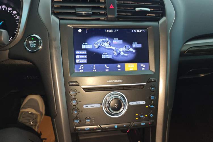 Used Ford Mondeo 2018 EcoBoost 180 Smart Control Fashion Model China VI Standard Audio And AC Panel