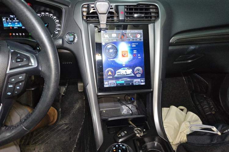 Used Ford Mondeo 2018 EcoBoost 180 Smart Control Fashion Model China VI Standard Audio And AC Panel