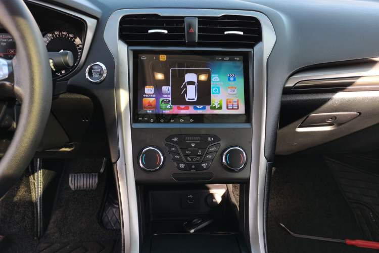 Used Ford Mondeo 2018 EcoBoost 180 Fashion Edition Audio And AC Panel