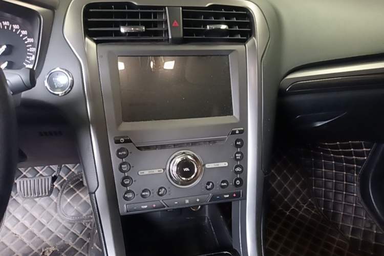 Used Ford Mondeo 2018 EcoBoost 180 Smart Control Fashion Model China V Standard Audio And AC Panel