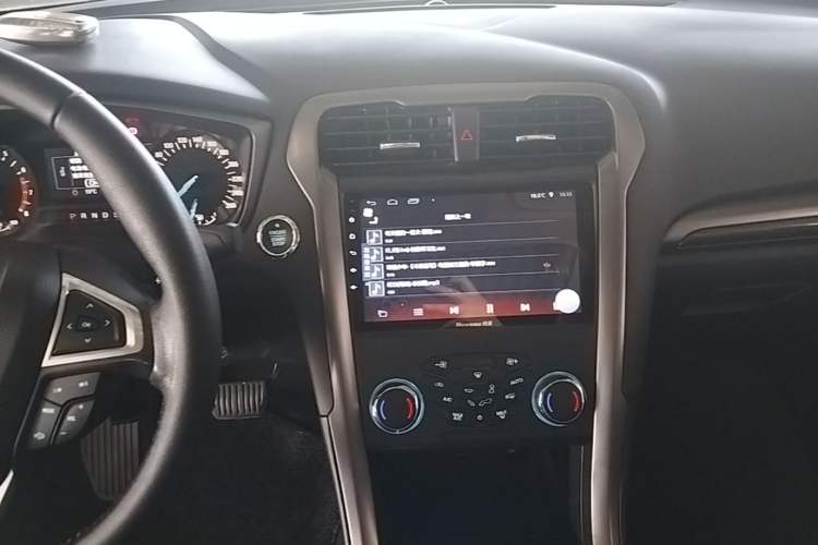 Used Ford Mondeo 2018 EcoBoost 180 Smart Control Fashion Model China VI Standard Audio And AC Panel
