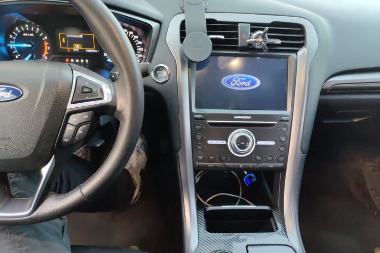Used Ford Mondeo 2018 EcoBoost 200 Smart Control Fashion Model China VI Standard Audio And AC Panel