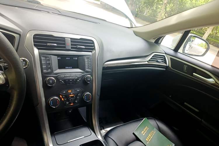 Used Ford Mondeo 2018 EcoBoost 180 Smart Control Fashion Model China V Standard Audio And AC Panel