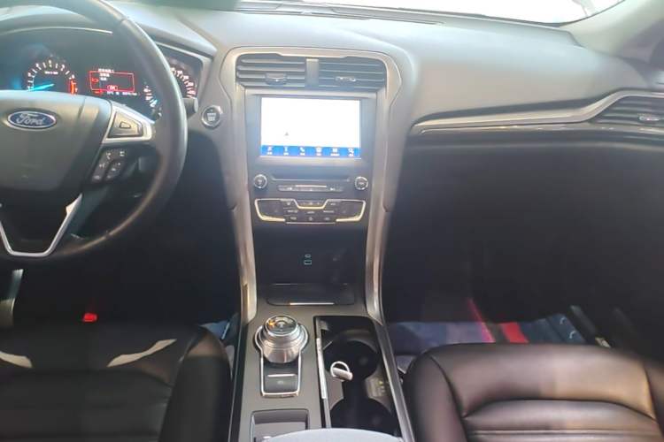 Used Ford Mondeo 2018 EcoBoost 200 Smart Control Fashion Model China VI Standard Audio And AC Panel