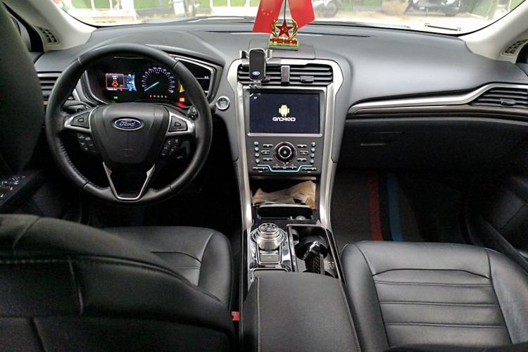 Used Ford Mondeo 2018 EcoBoost 200 Luxury Model Center Console
