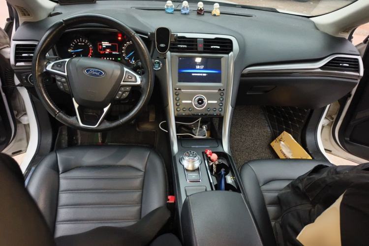 Used Ford Mondeo 2018 EcoBoost 180 Smart Control Fashion Model China VI Standard Center Console