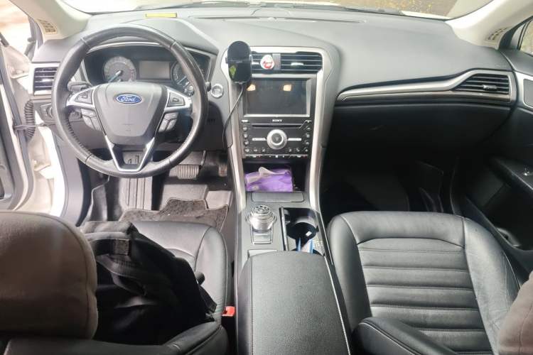Used Ford Mondeo 2018 EcoBoost 180 Fashion Edition Center Console