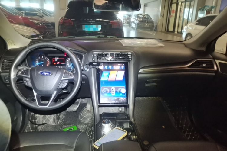 Used Ford Mondeo 2018 EcoBoost 180 Fashion Edition Center Console
