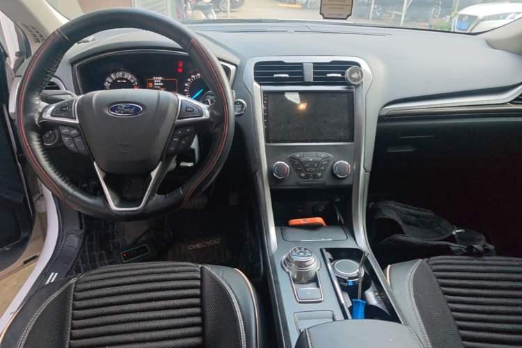 Used Ford Mondeo 2018 EcoBoost 180 Smart Control Fashion Model China VI Standard Center Console