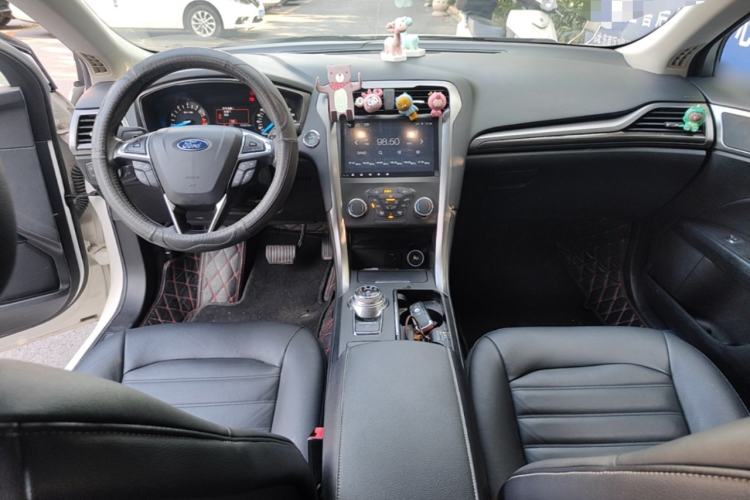 Used Ford Mondeo 2018 EcoBoost 180 Fashion Edition Center Console