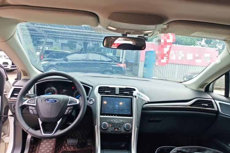 Used Ford Mondeo 2018 EcoBoost 180 Fashion Edition Center Console