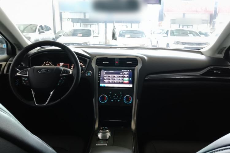 Used Ford Mondeo 2018 EcoBoost 180 Fashion Edition Center Console