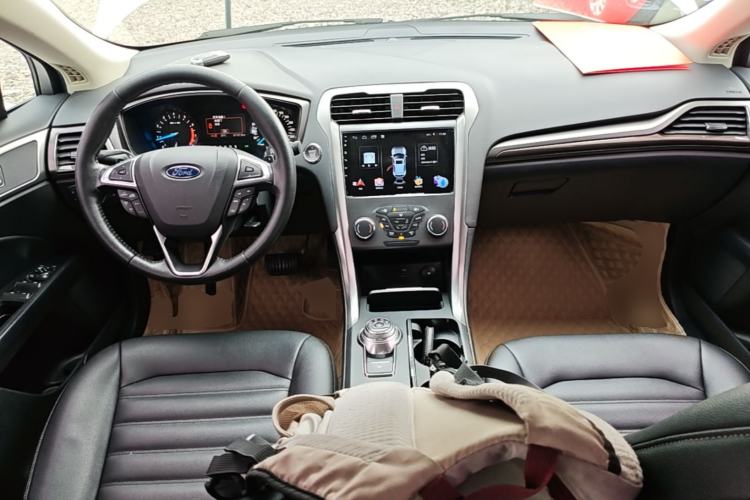Used Ford Mondeo 2018 EcoBoost 180 Smart Control Fashion Model China VI Standard Center Console