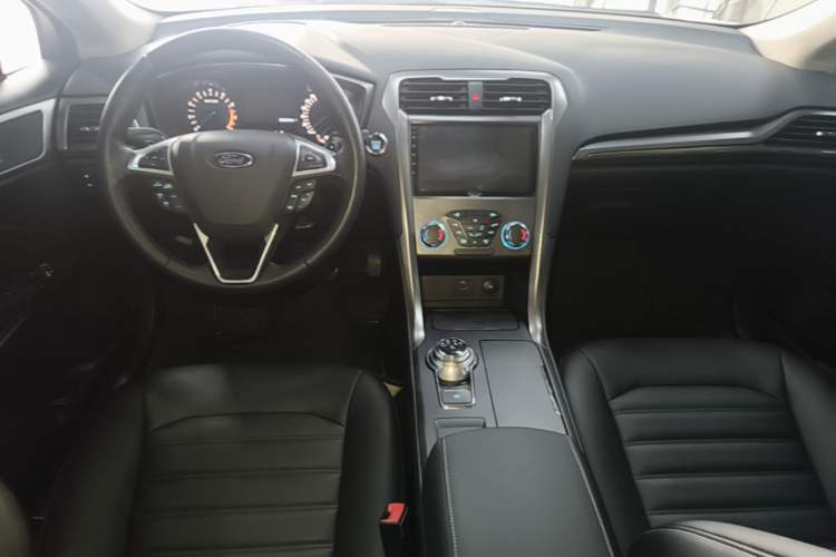 Used Ford Mondeo 2018 EcoBoost 180 Smart Control Fashion Model China VI Standard Center Console
