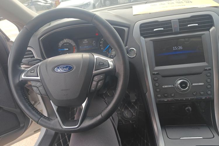 Used Ford Mondeo 2018 EcoBoost 180 Fashion Edition Center Console