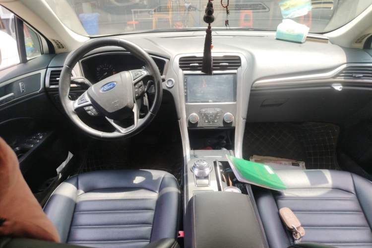 Used Ford Mondeo 2018 EcoBoost 180 Fashion Edition Center Console