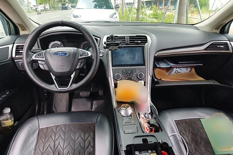 Used Ford Mondeo 2018 EcoBoost 180 Fashion Edition Center Console