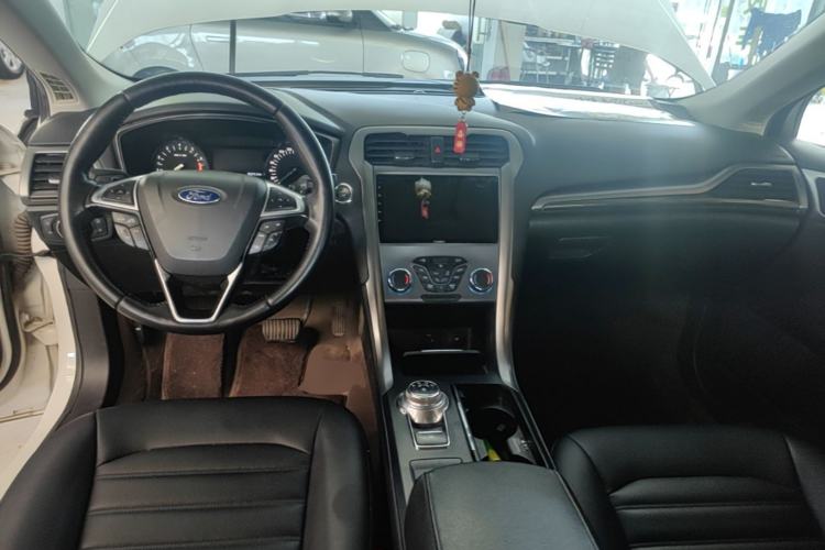 Used Ford Mondeo 2018 EcoBoost 180 Smart Control Fashion Model China VI Standard Center Console