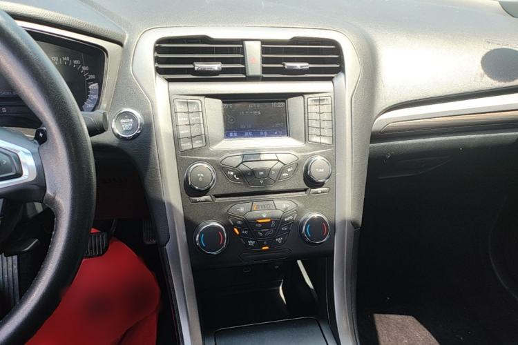 Used Ford Mondeo 2018 EcoBoost 180 Fashion Edition Center Console