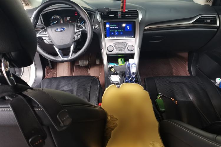 Used Ford Mondeo 2018 EcoBoost 180 Smart Control Fashion Model China VI Standard Center Console