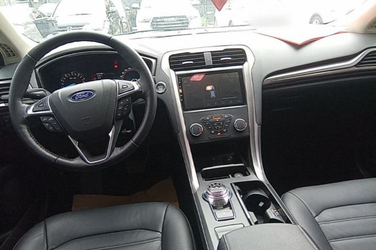 Used Ford Mondeo 2018 EcoBoost 180 Fashion Edition Center Console
