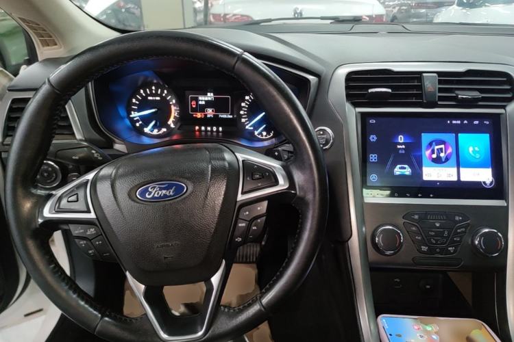 Used Ford Mondeo 2018 EcoBoost 180 Smart Control Fashion Model China VI Standard Center Console