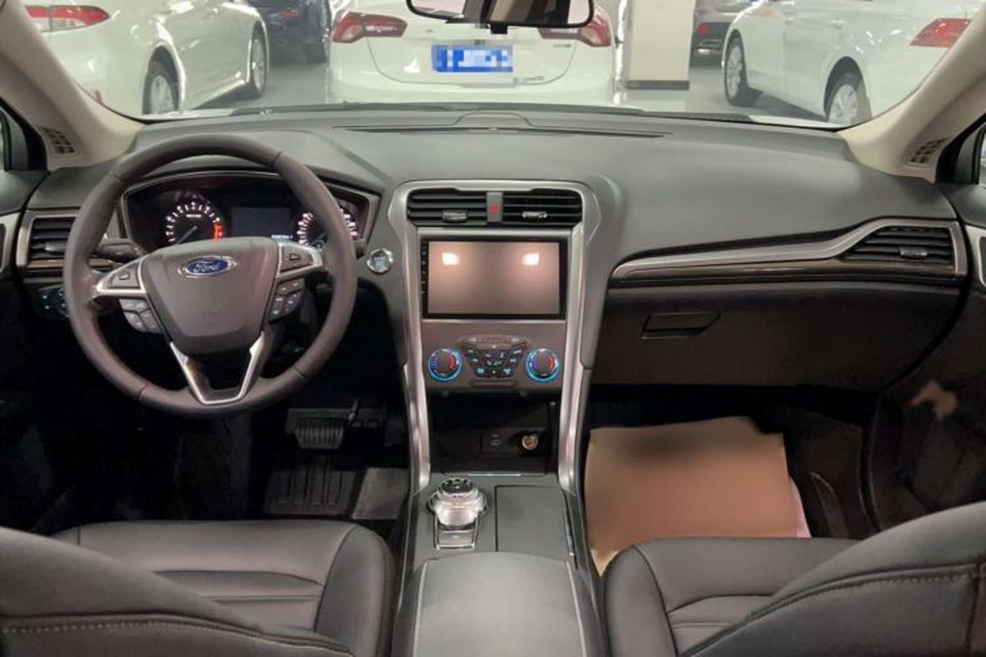 Used Ford Mondeo 2018 EcoBoost 180 Smart Control Fashion Model China VI Standard Center Console