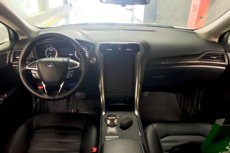 Used Ford Mondeo 2018 EcoBoost 180 Smart Control Fashion Model China VI Standard Center Console
